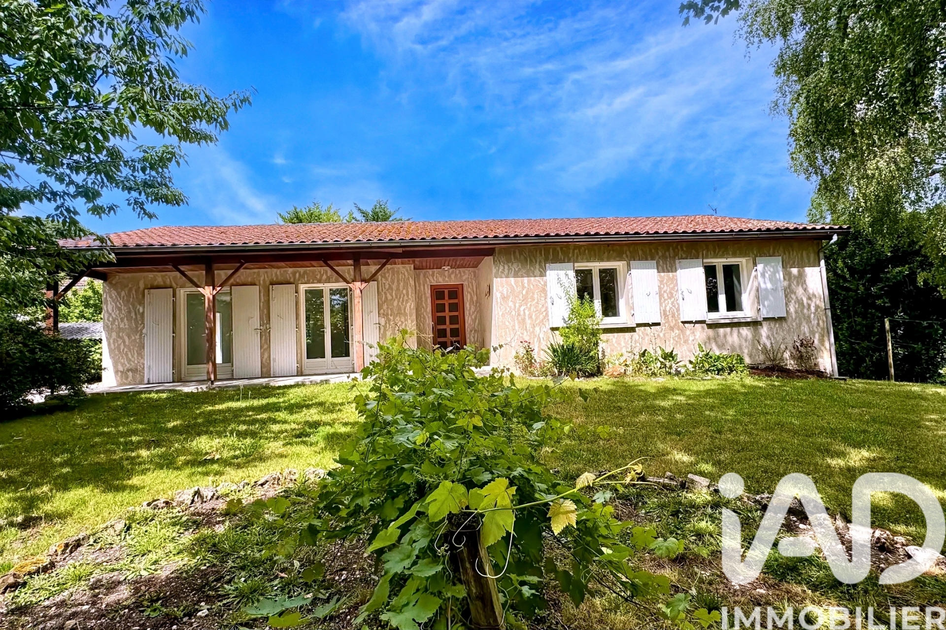 Maison à vendre à Barbezieux-Saint-Hilaire — 182 500 € — IAD France