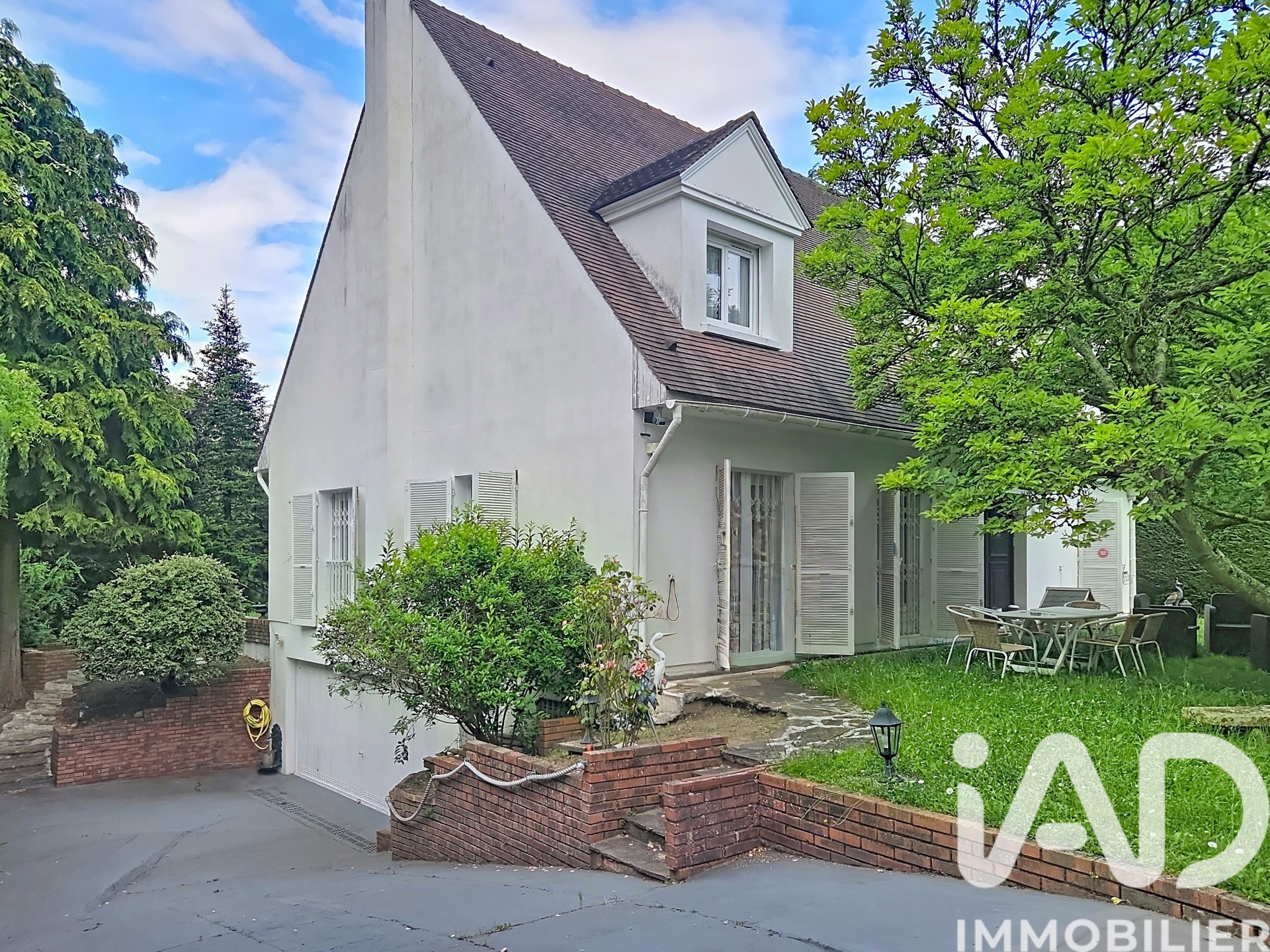 Maison à vendre à L'Étang-la-Ville — 925 000 € — IAD France