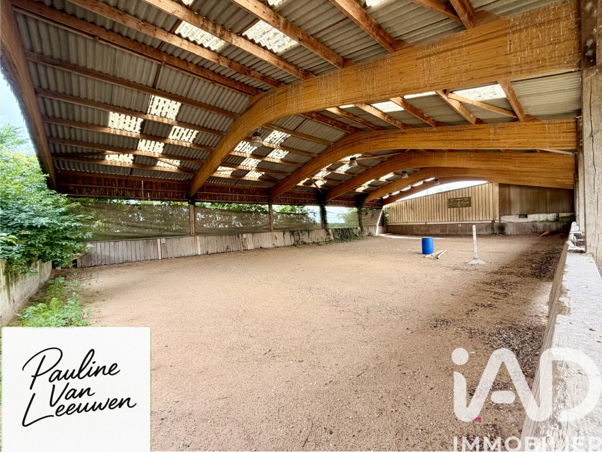 Immeuble à vendre à Les Bordes-Aumont — 159 500 € — IAD France