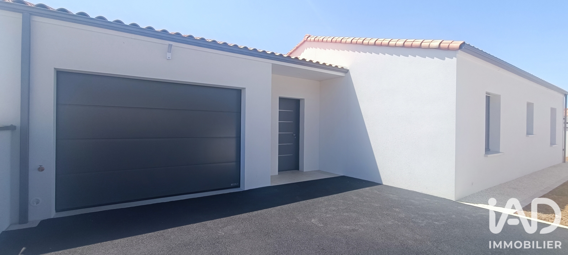 Maison à vendre à Chauray — 397 000 € — IAD France