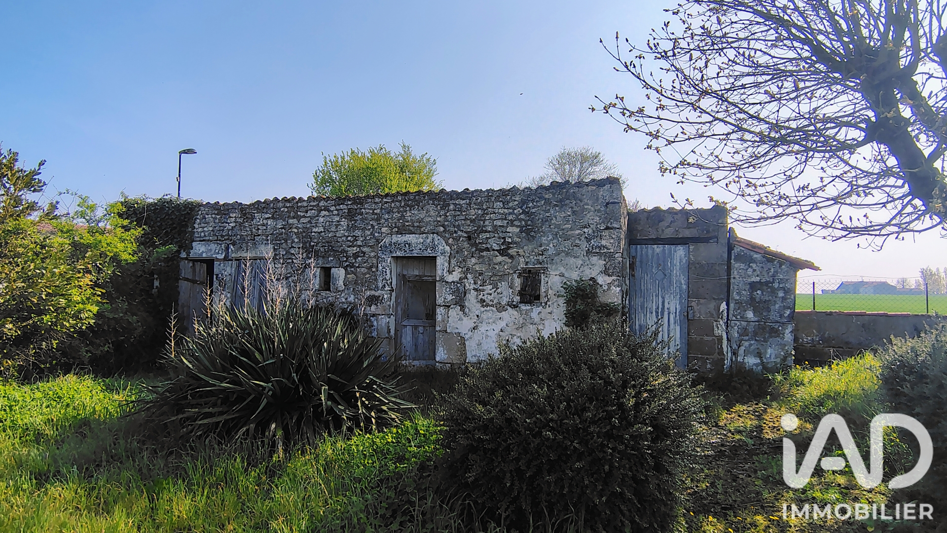 Vente maison à Fontenay-le-Comte (85200) : maison de campagne 5 pièces 101 m² - 2058953 — 4