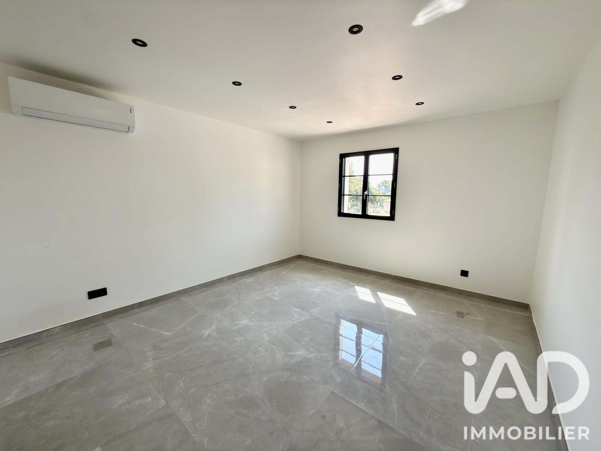 Vente maison à Flassans-sur-Issole (83340) : maison 7 pièces 232 m² - 2058735 — 11