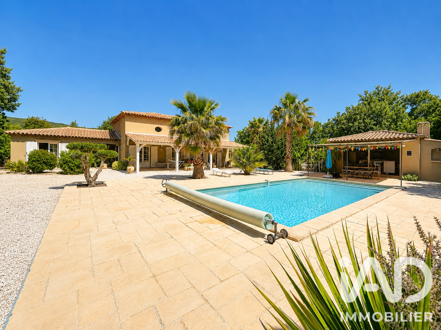 Vente maison à Besse sur Issole (83890) : maison 6 pièces 198 m² — 24