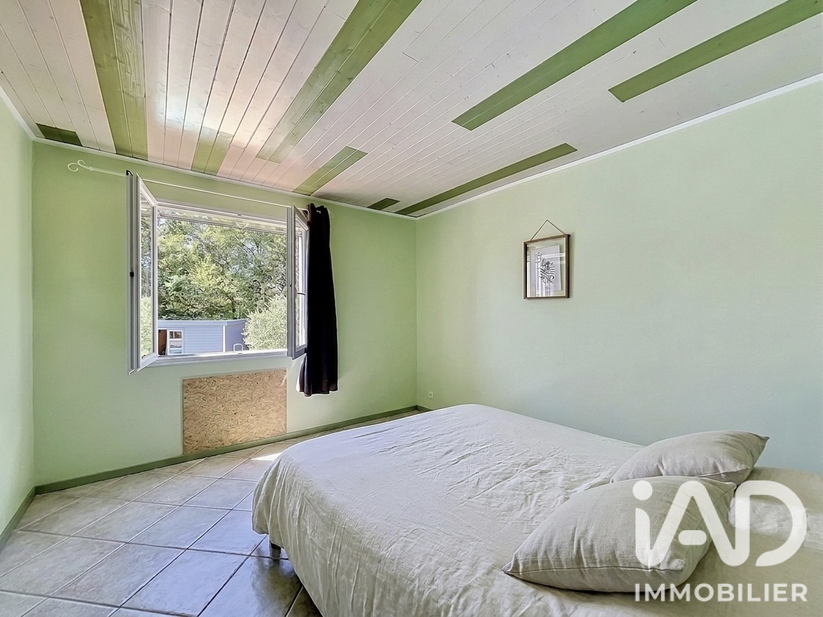 Vente maison à Bagnols-en-Forêt (83600) : maison traditionnelle 6 pièces 120 m² - 2068636 — 23