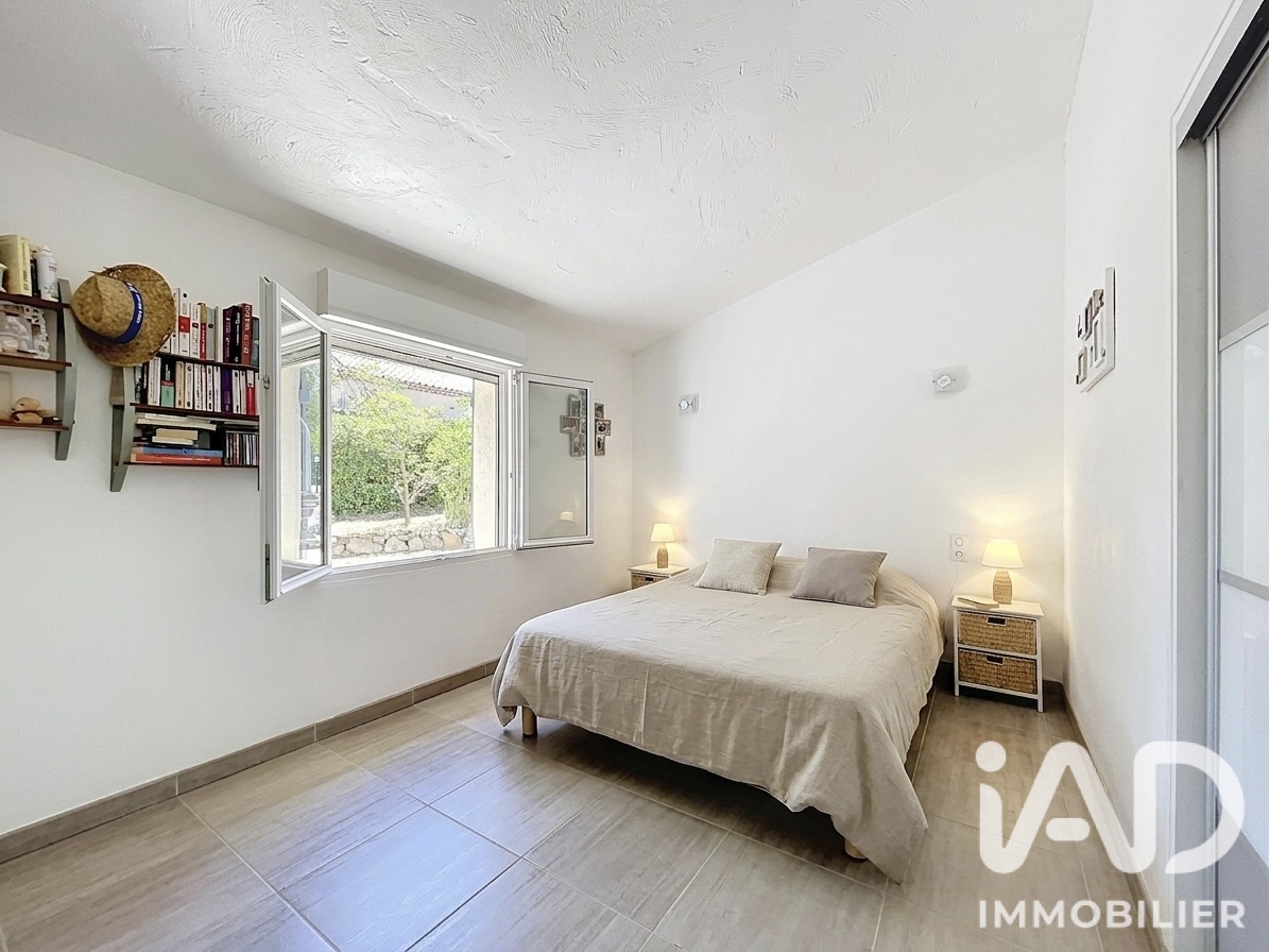 Vente maison à Bagnols-en-Forêt (83600) : maison traditionnelle 6 pièces 120 m² - 2068636 — 14