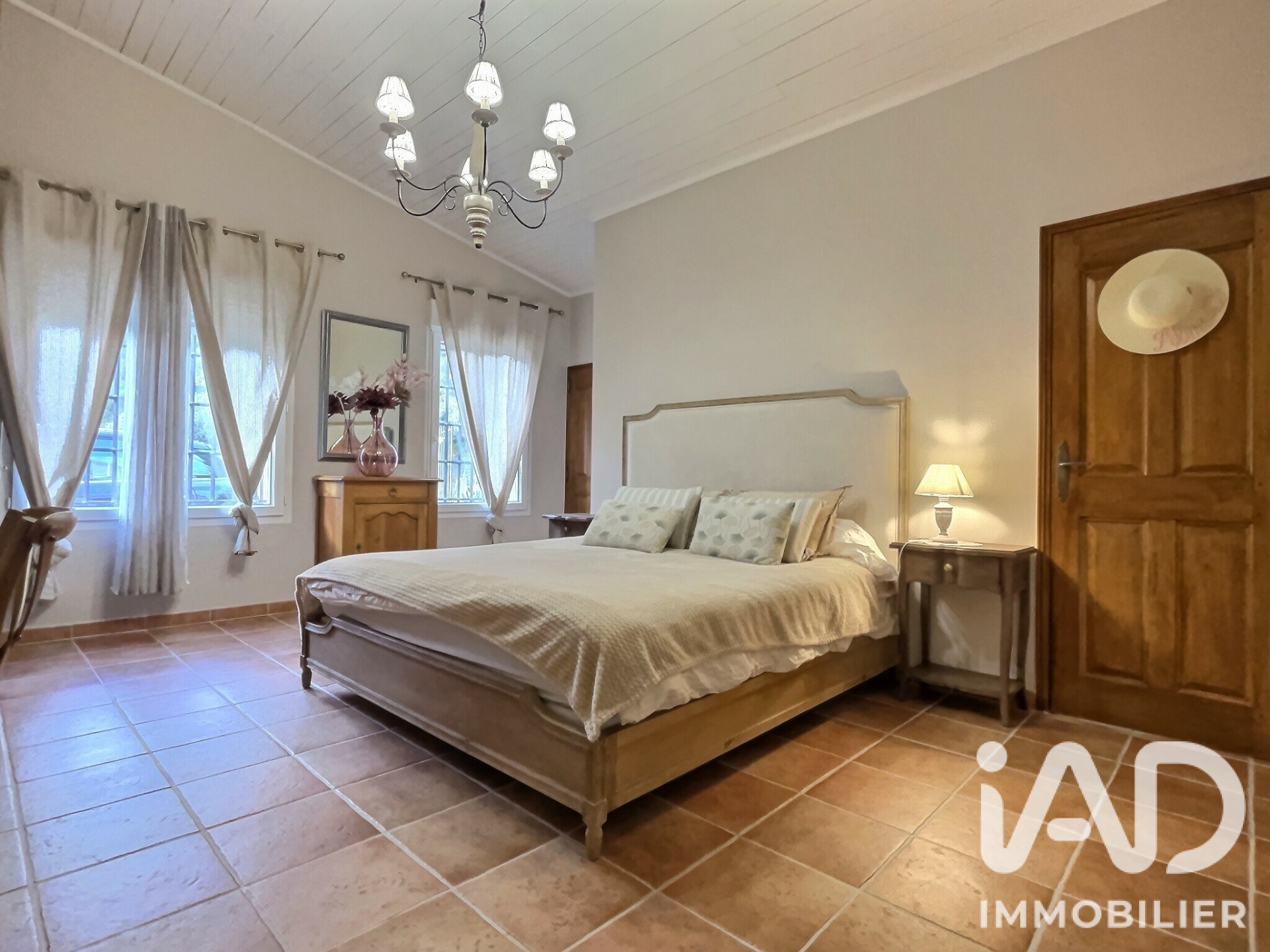 Vente maison à Saint-Martin-de-Crau (13310) : maison 6 pièces 185 m² - 2071873 — 13