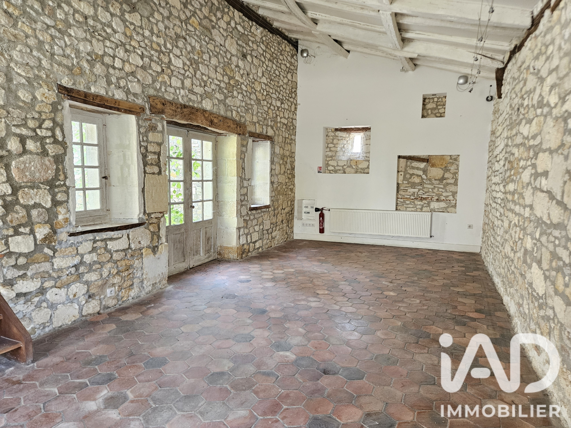 Vente immeuble 378 m² à Saint-Sauvant (17610) - 2071699 — 4