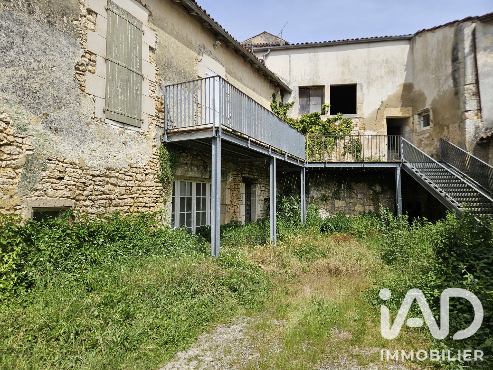Vente immeuble 378 m² à Saint-Sauvant (17610) - 2071699 — 26