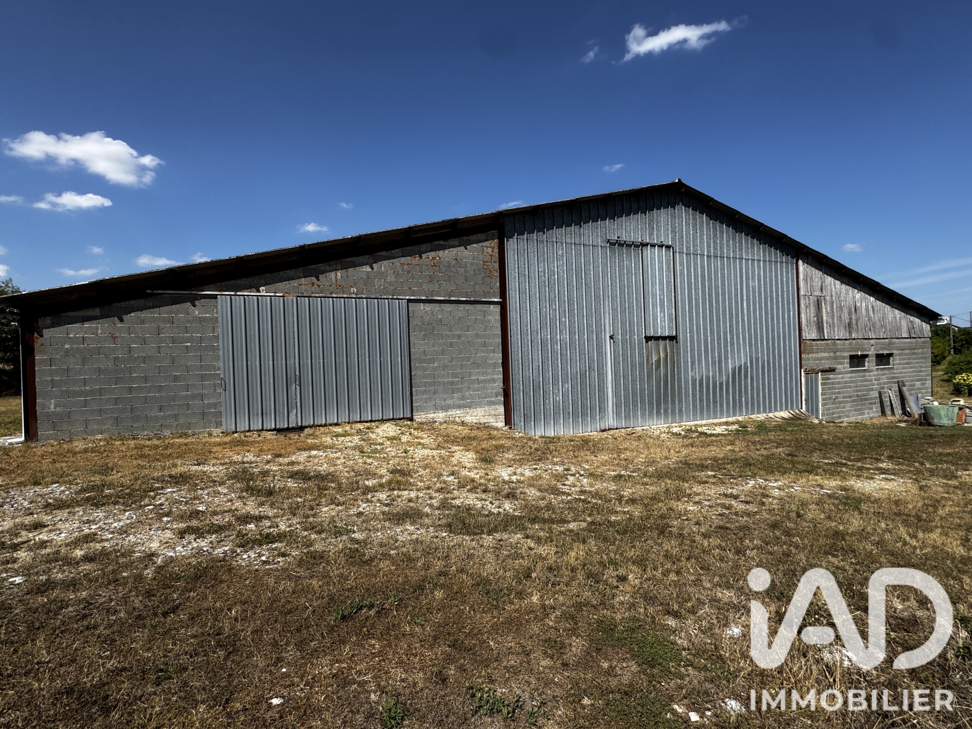 Vente Garage 1 236 m²