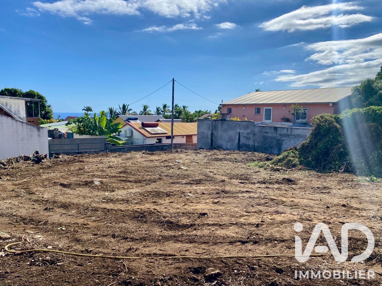 Terrain à vendre à Saint-Pierre — 156 000 € — IAD France