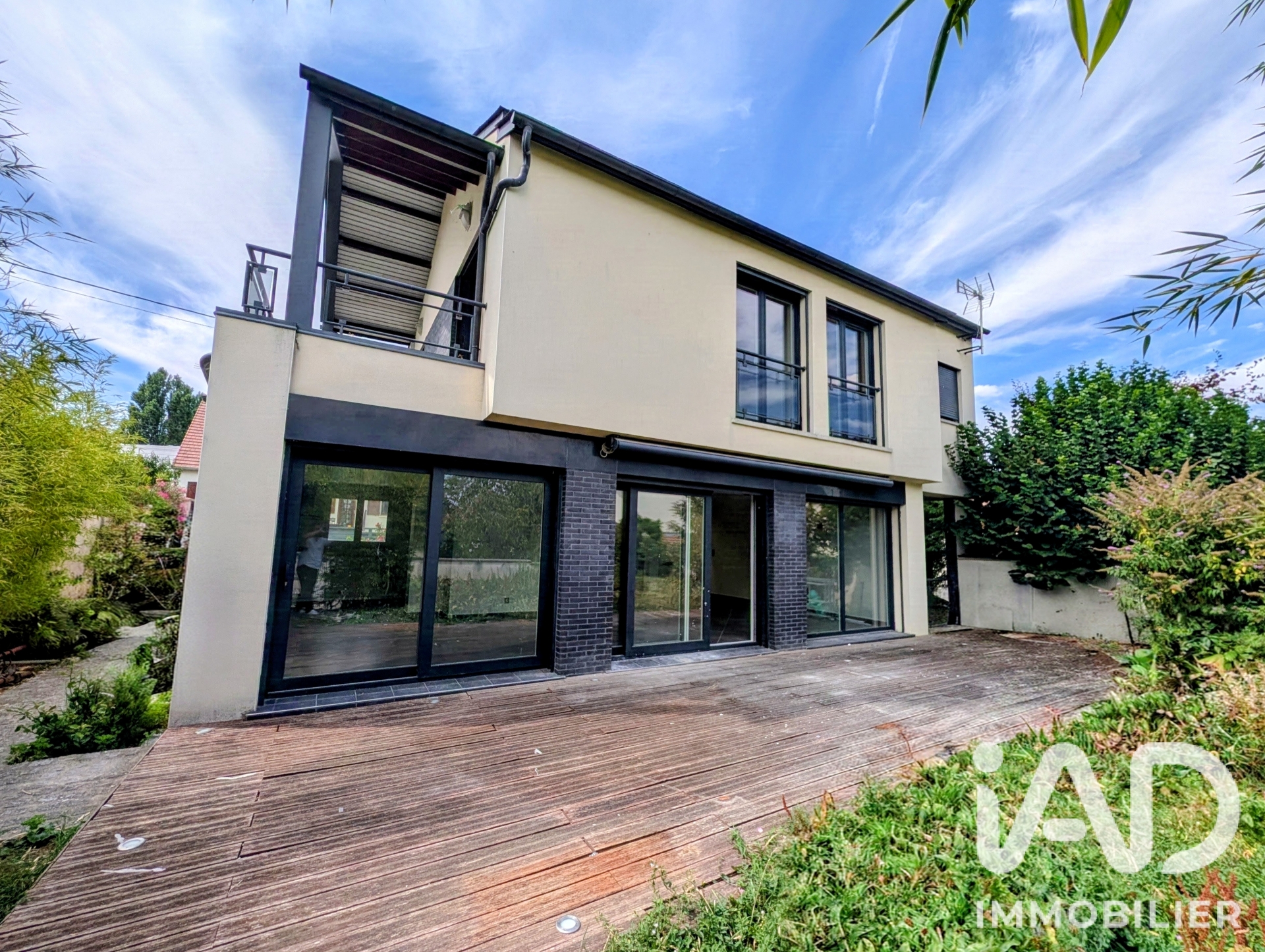 Maison à vendre à EZANVILLE — 620 000 € — IAD France