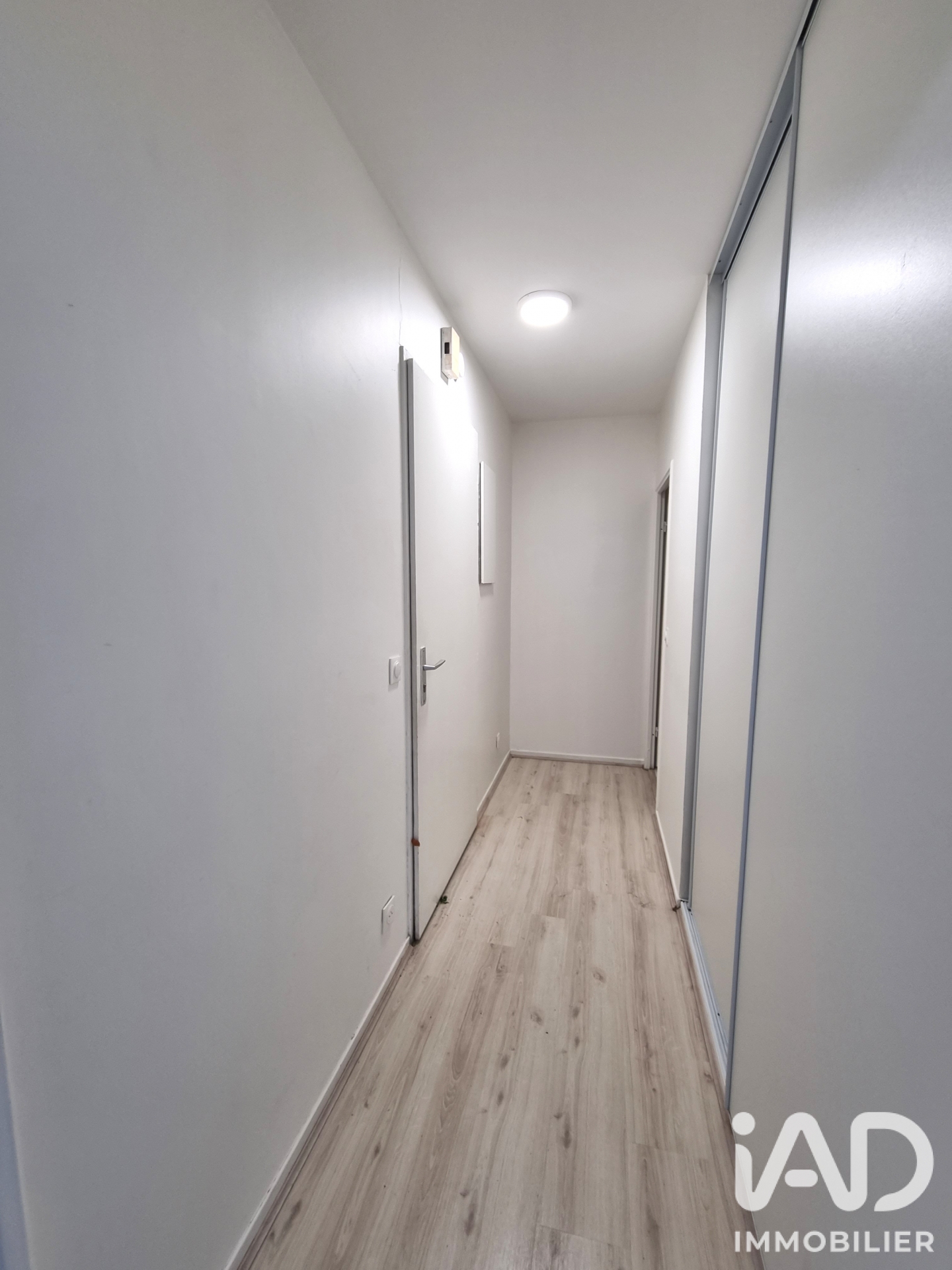 Vente appartement à Voisins-le-Bretonneux (78960) : appartement 1 pièce 29 m² - 2095018 — 7