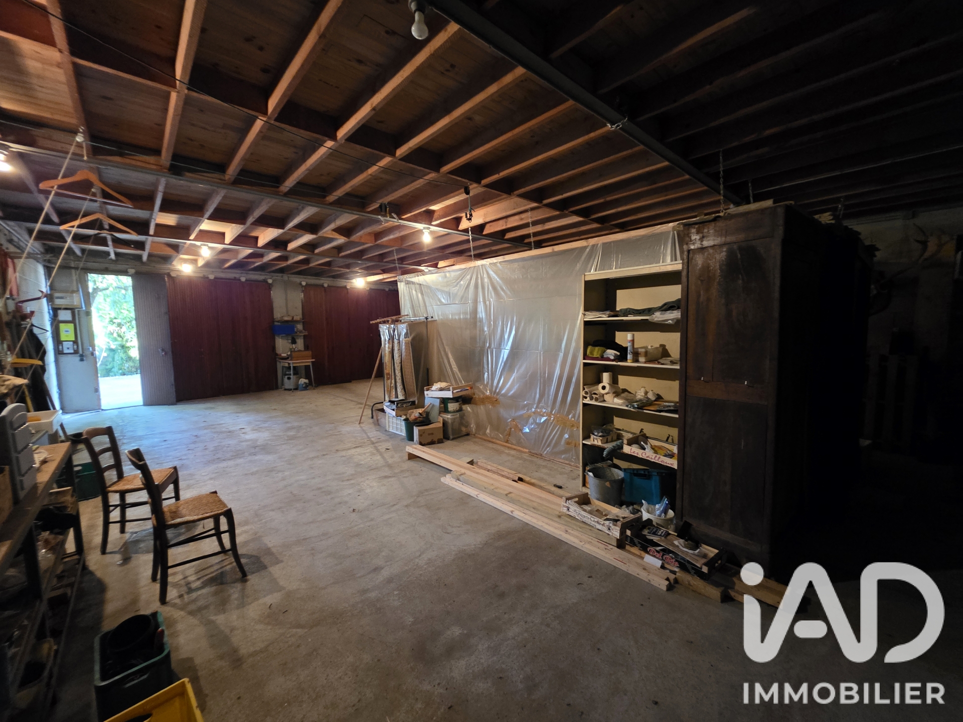 Vente Garage 124 m²