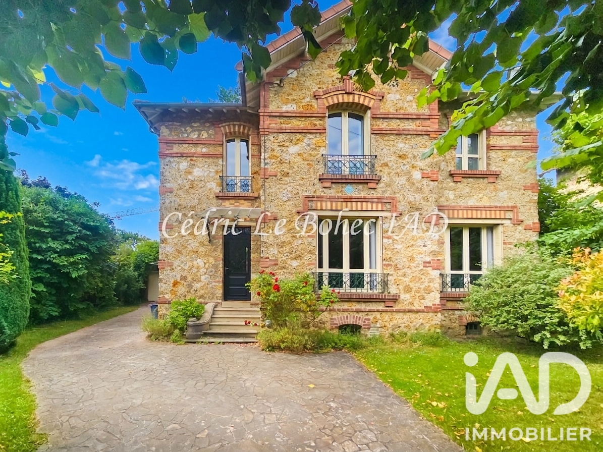 Maison à vendre à Beauchamp — 649 000 € — IAD France