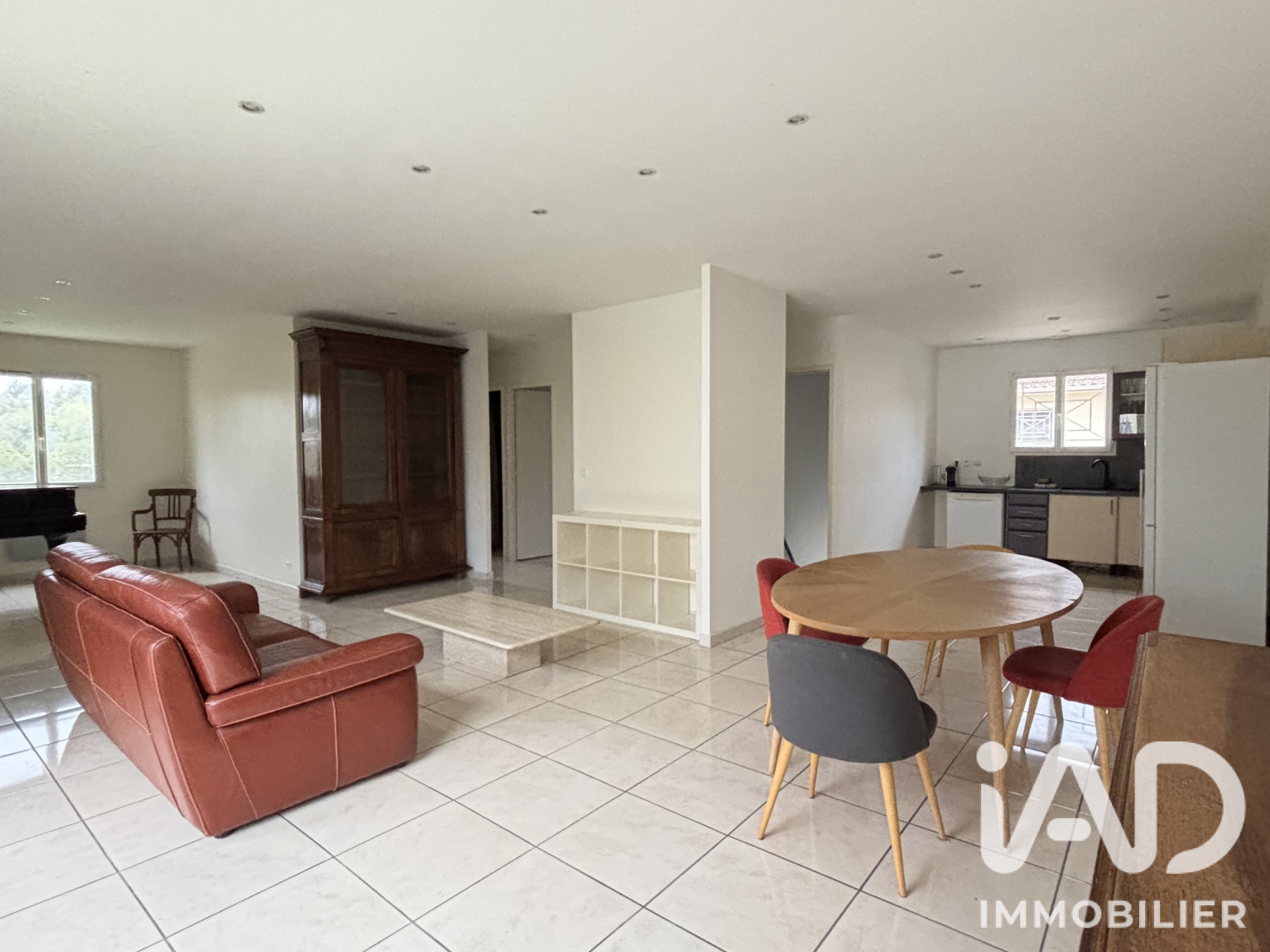 Maison à louer à Branne — 870 € — IAD France