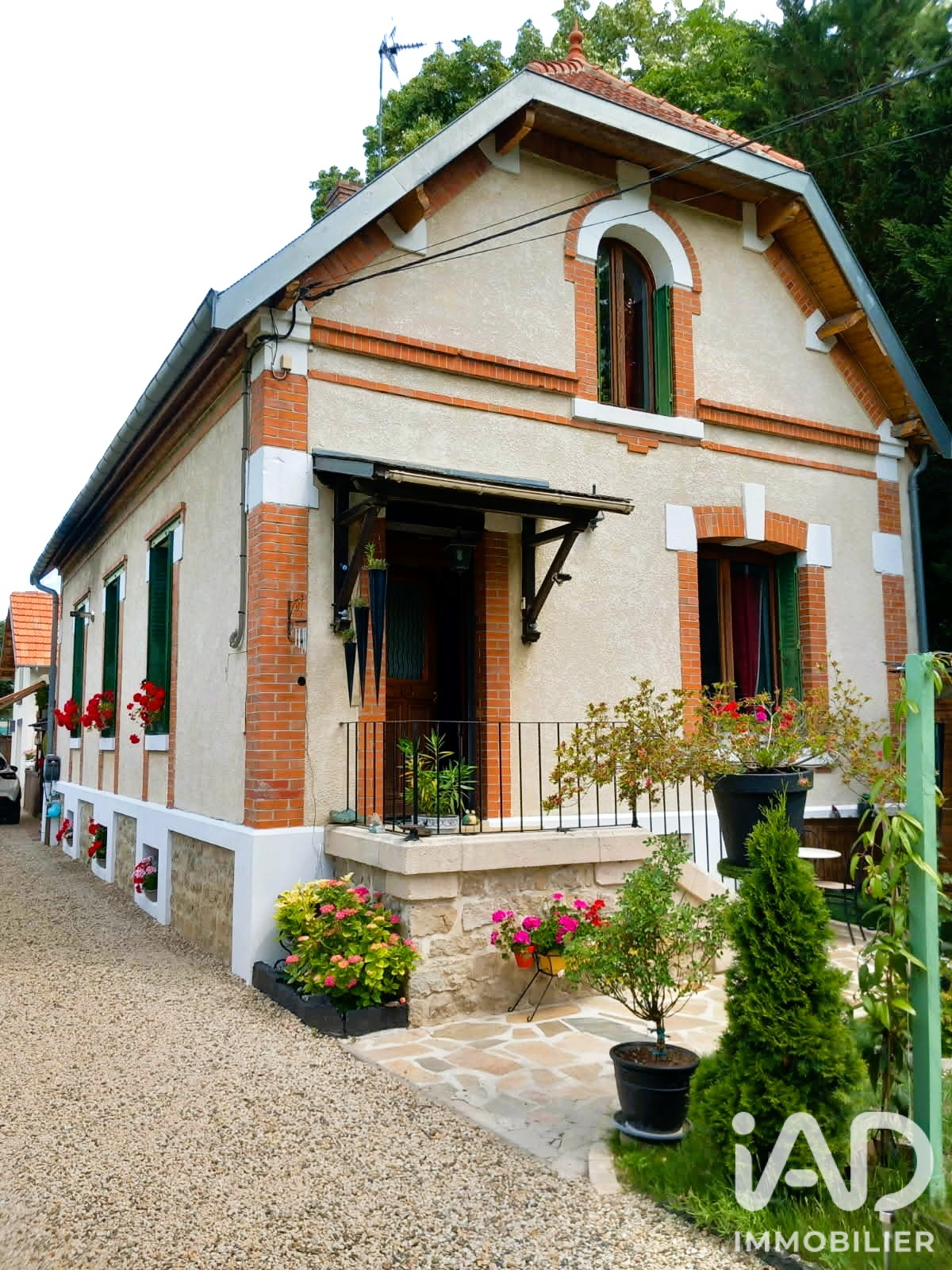 Maison à vendre à Bourg-et-Comin — 190 000 € — IAD France