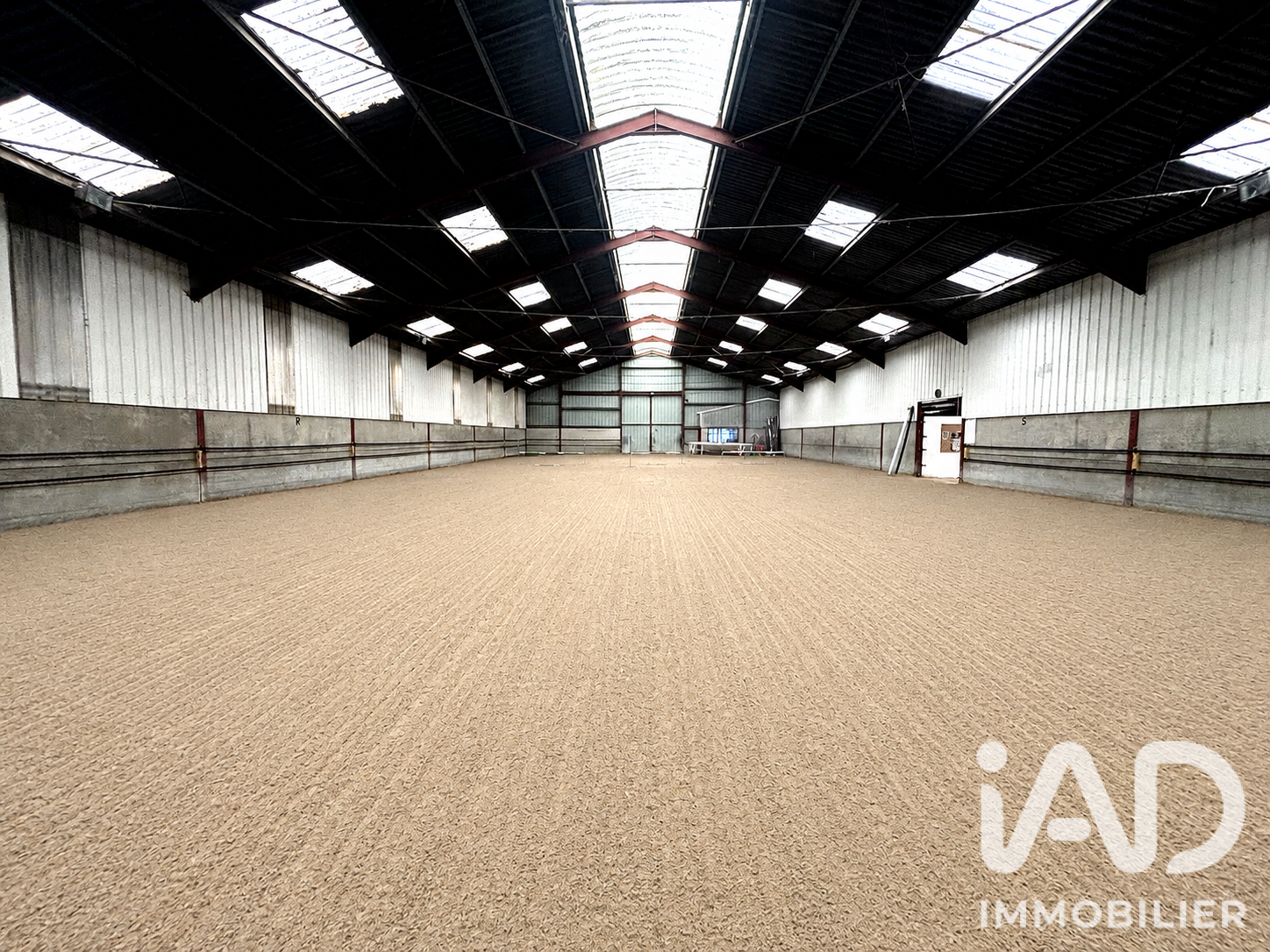 Vente Boutique/Local commercial 1 600 m²