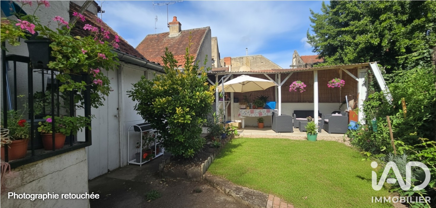 Vente maison à Saint-Amand-Montrond (18200) : maison de ville 3 pièces 71 m² - 2085412 — 17