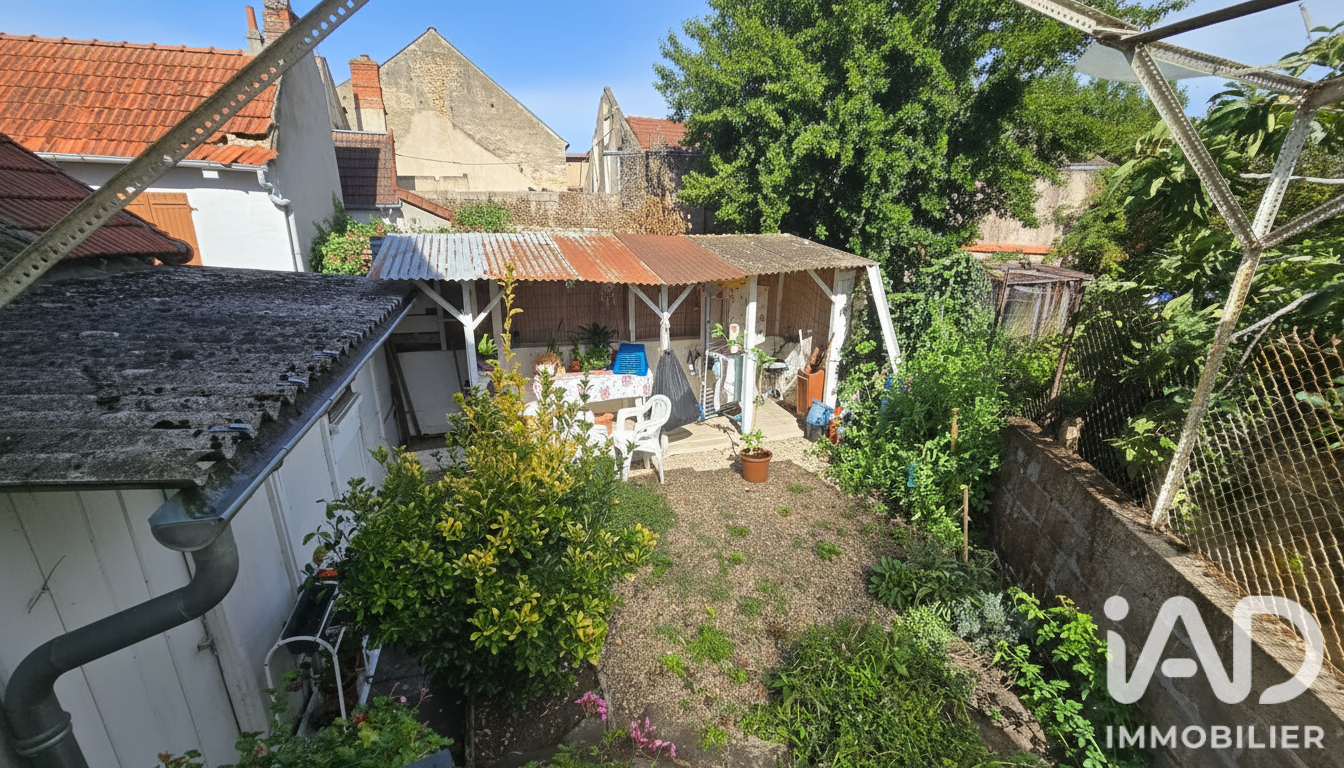 Vente maison à Saint-Amand-Montrond (18200) : maison de ville 3 pièces 71 m² - 2085412 — 18