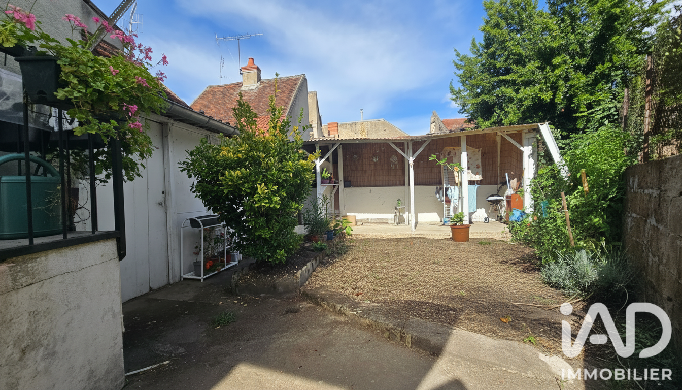 Vente maison à Saint-Amand-Montrond (18200) : maison de ville 3 pièces 71 m² - 2085412 — 16