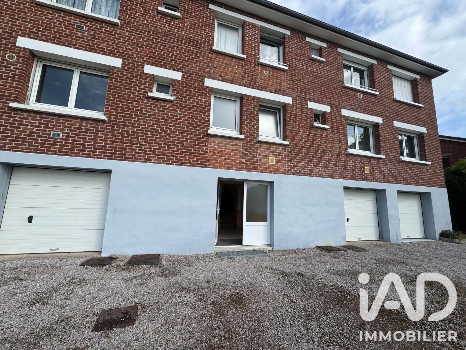 Immeuble à vendre à Aire-sur-la-Lys — 240 000 € — IAD France