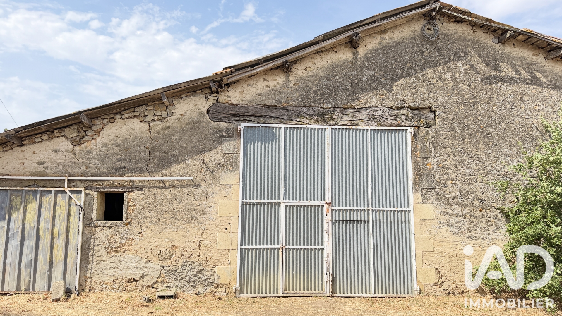 Vente maison à Champagné-Saint-Hilaire (86160) : maison de campagne 6 pièces 140 m² - 2109785 — 11
