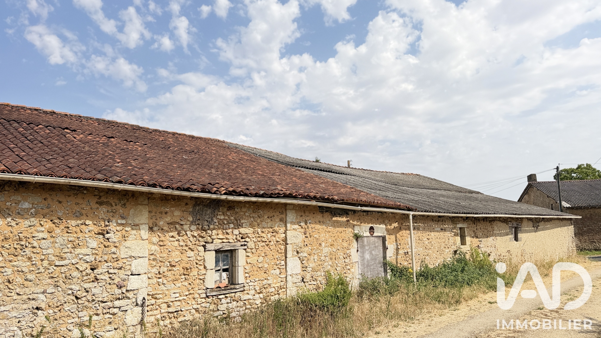 Vente maison à Champagné-Saint-Hilaire (86160) : maison de campagne 6 pièces 140 m² - 2109785 — 9