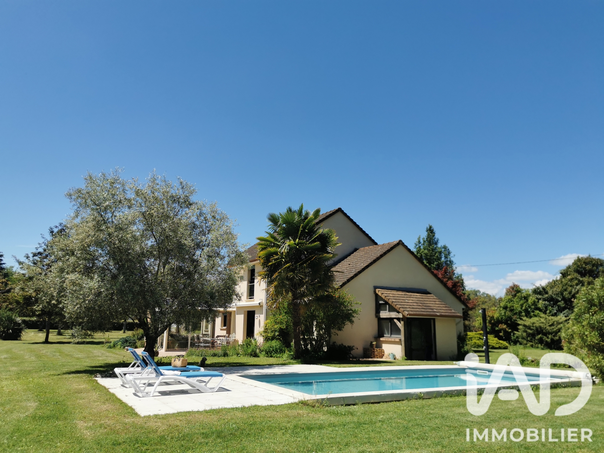 Maison à vendre à Saint-Sozy — 449 500 € — IAD France