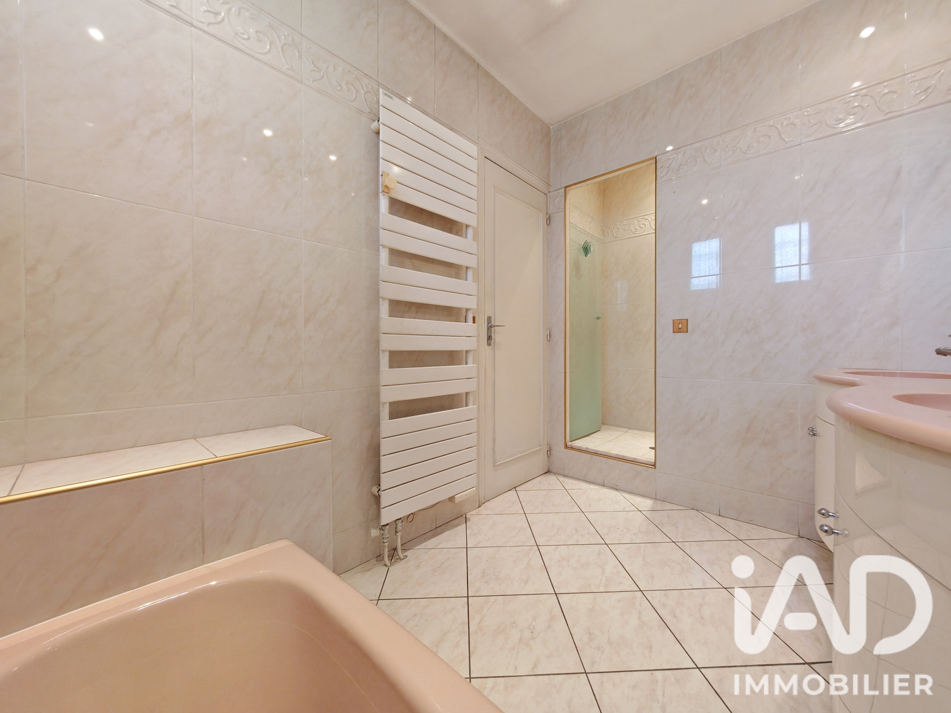 Vente maison à Chassieu (69680) : maison 5 pièces 240 m² - 2101537 — 12