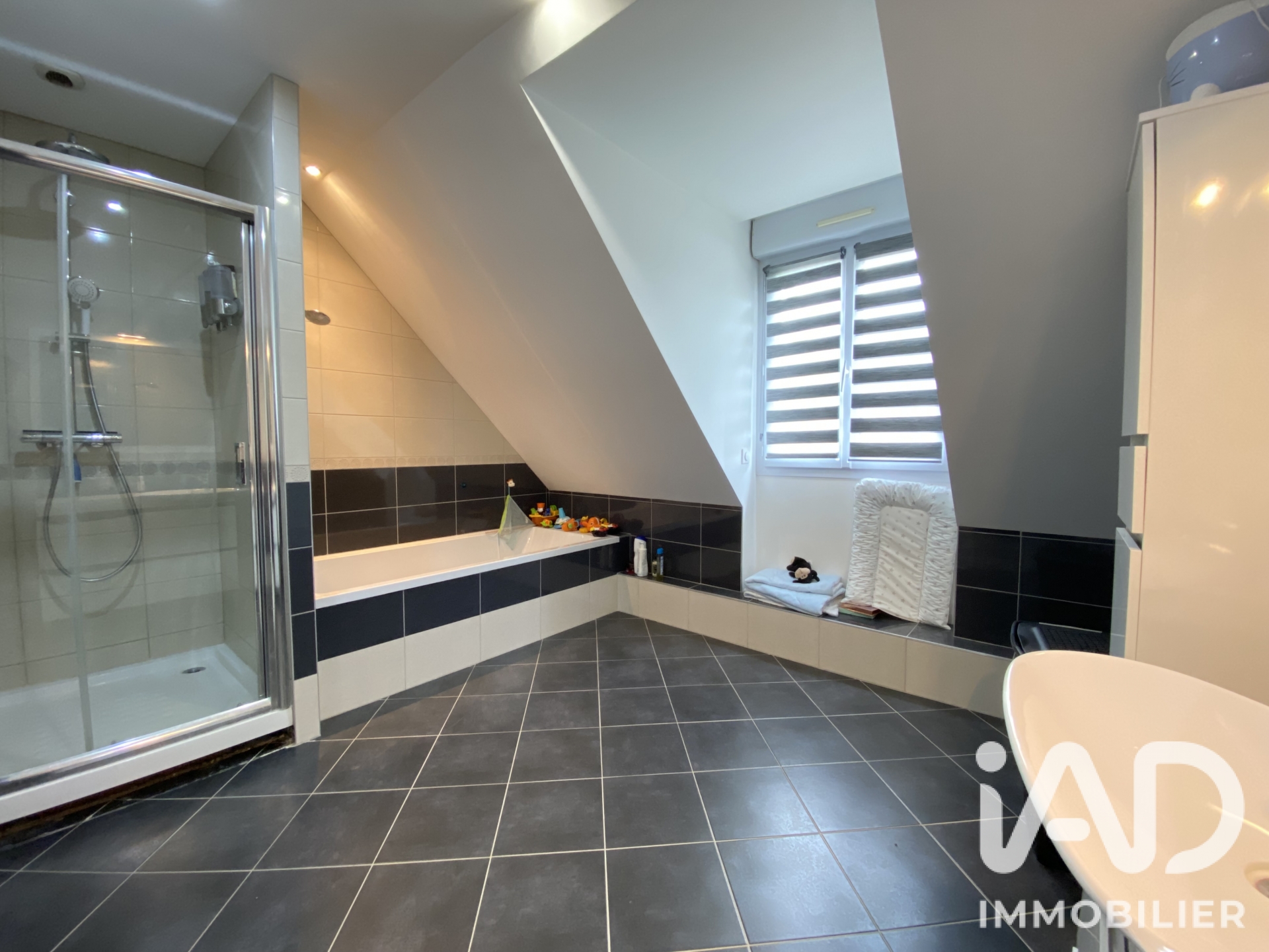 Vente maison à Crécy-la-Chapelle (77580) : maison traditionnelle 8 pièces 200 m² - 2104739 — 12