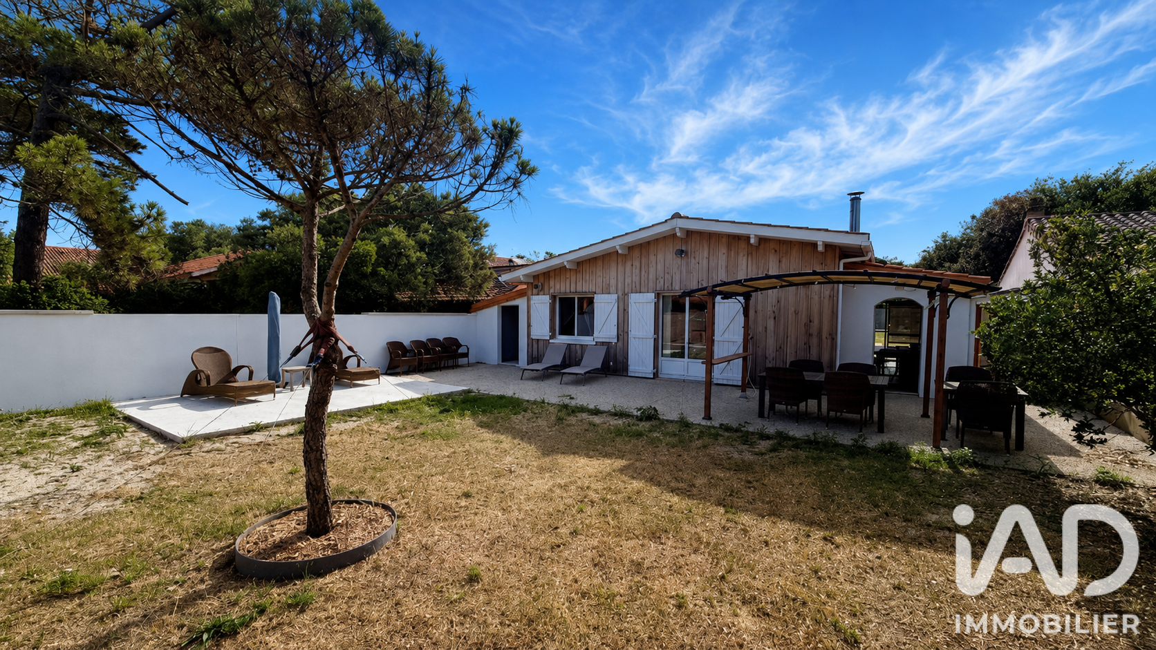 Maison à vendre à Hourtin — 499 900 € — IAD France