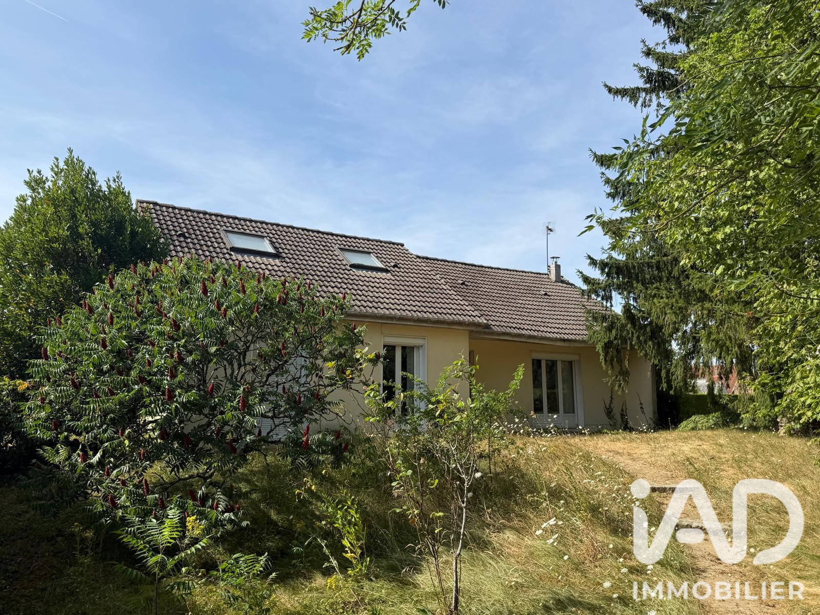 Maison à vendre à Dourdan — 208 000 € — IAD France