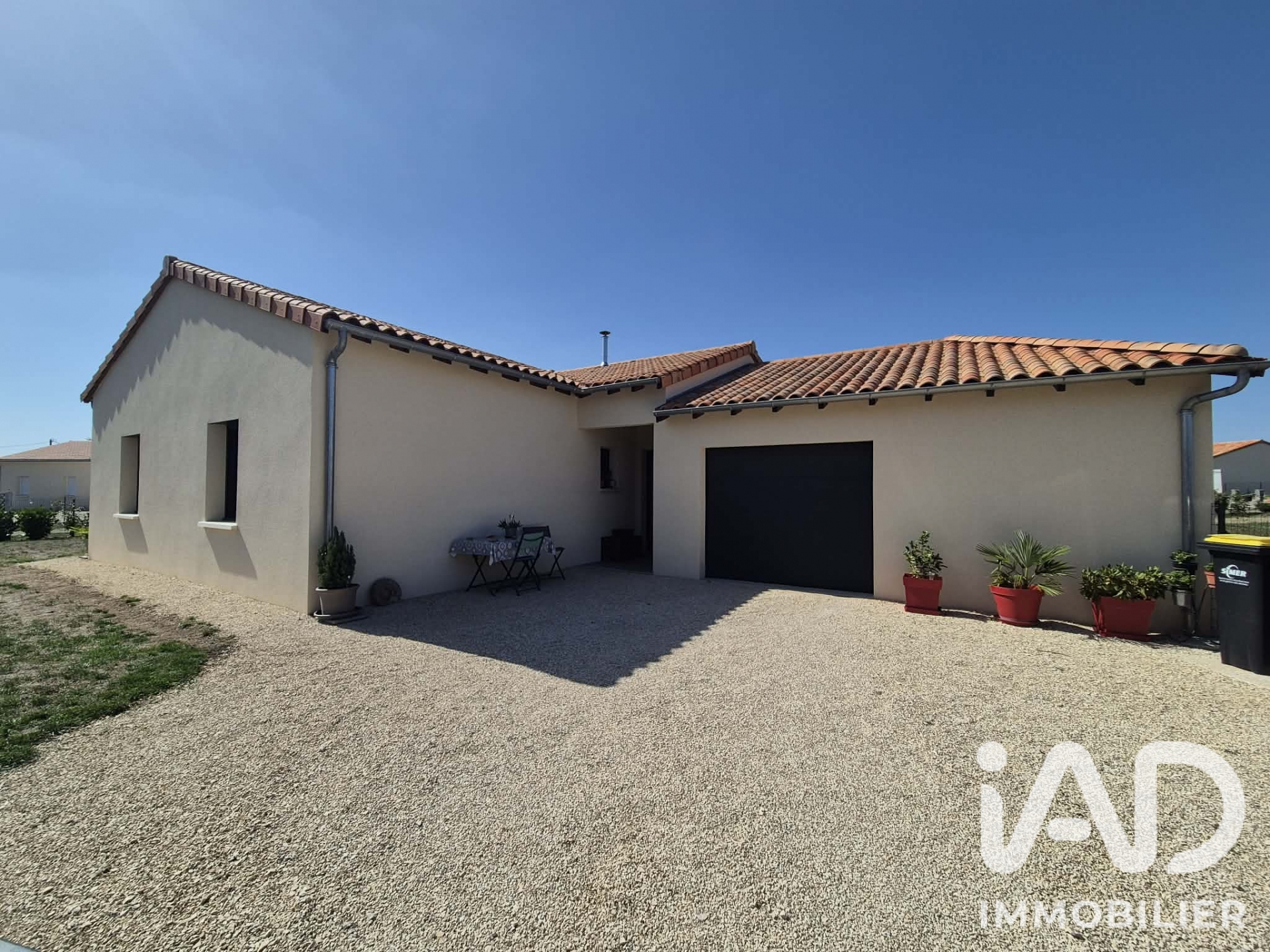 Maison à vendre à Savigné — 235 000 € — IAD France