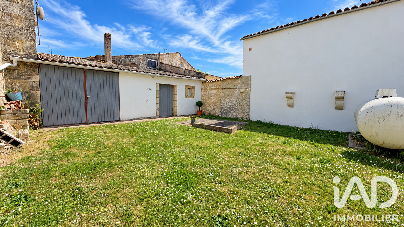 Vente maison à Jazennes (17260) : maison de village 5 pièces 128 m² - 2090550 — 23
