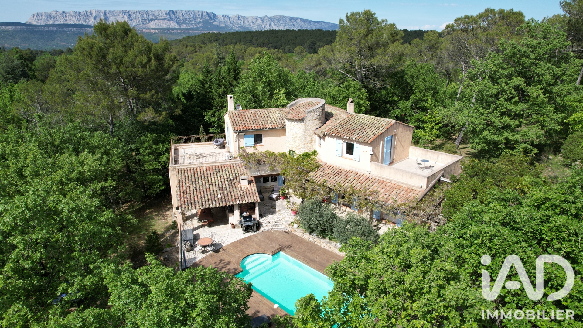 Vente maison à Peynier (13790) : mas 7 pièces 360 m² — 28