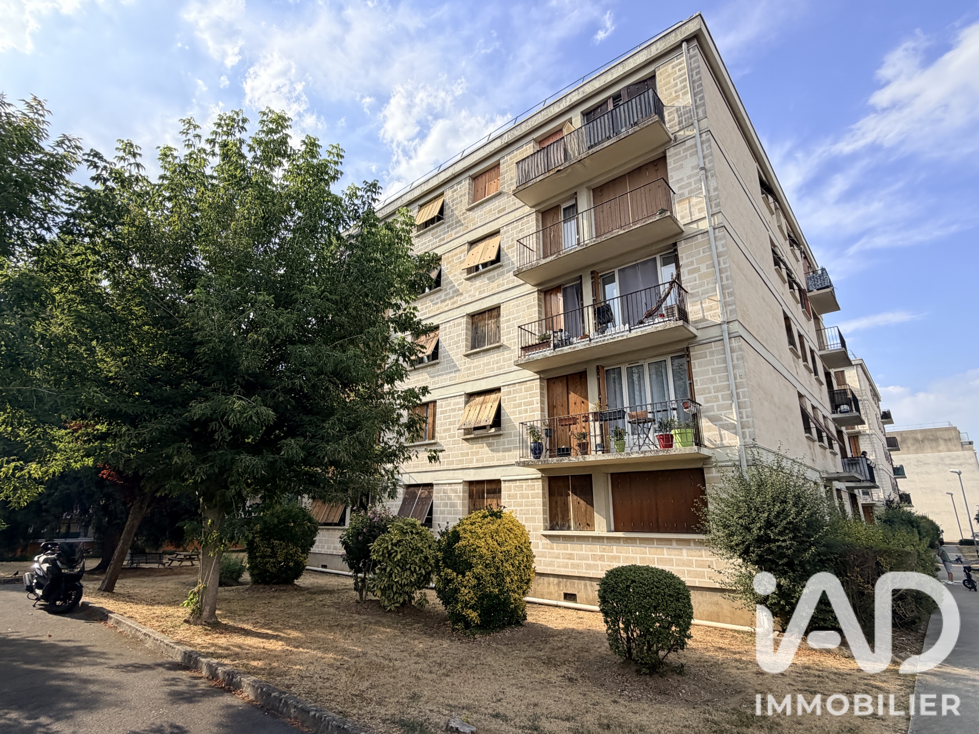 Appartement à vendre à Combs-la-Ville — 135 000 € — IAD France