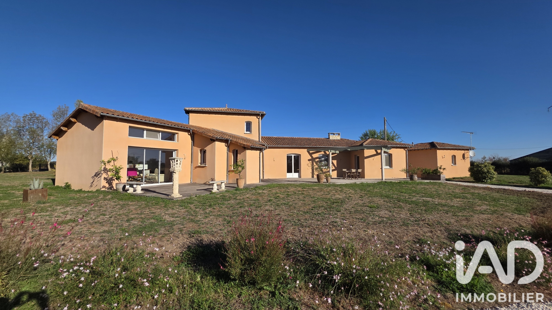 Maison à vendre à Broût-Vernet — 475 000 € — IAD France