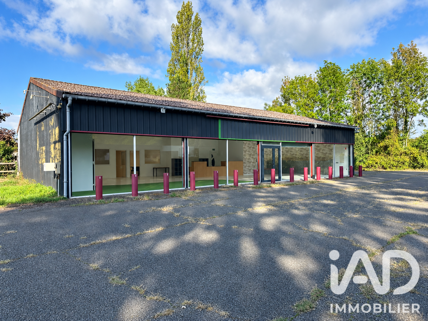 Commerce à vendre à Saussay — 250 000 € — IAD France