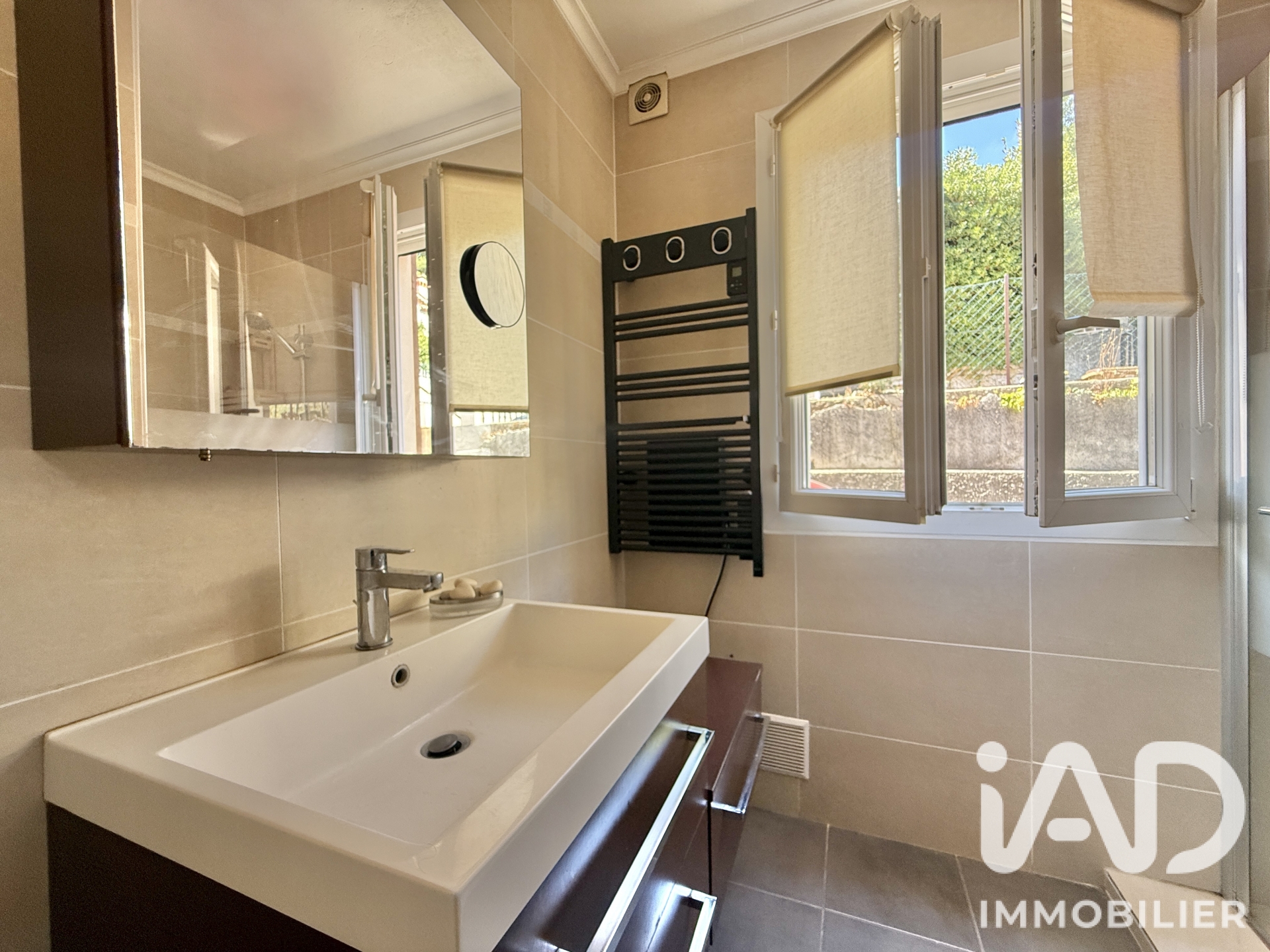 Vente maison à Saint-Laurent-du-Var (06700) : maison de ville 5 pièces 181 m² - 2104884 — 21