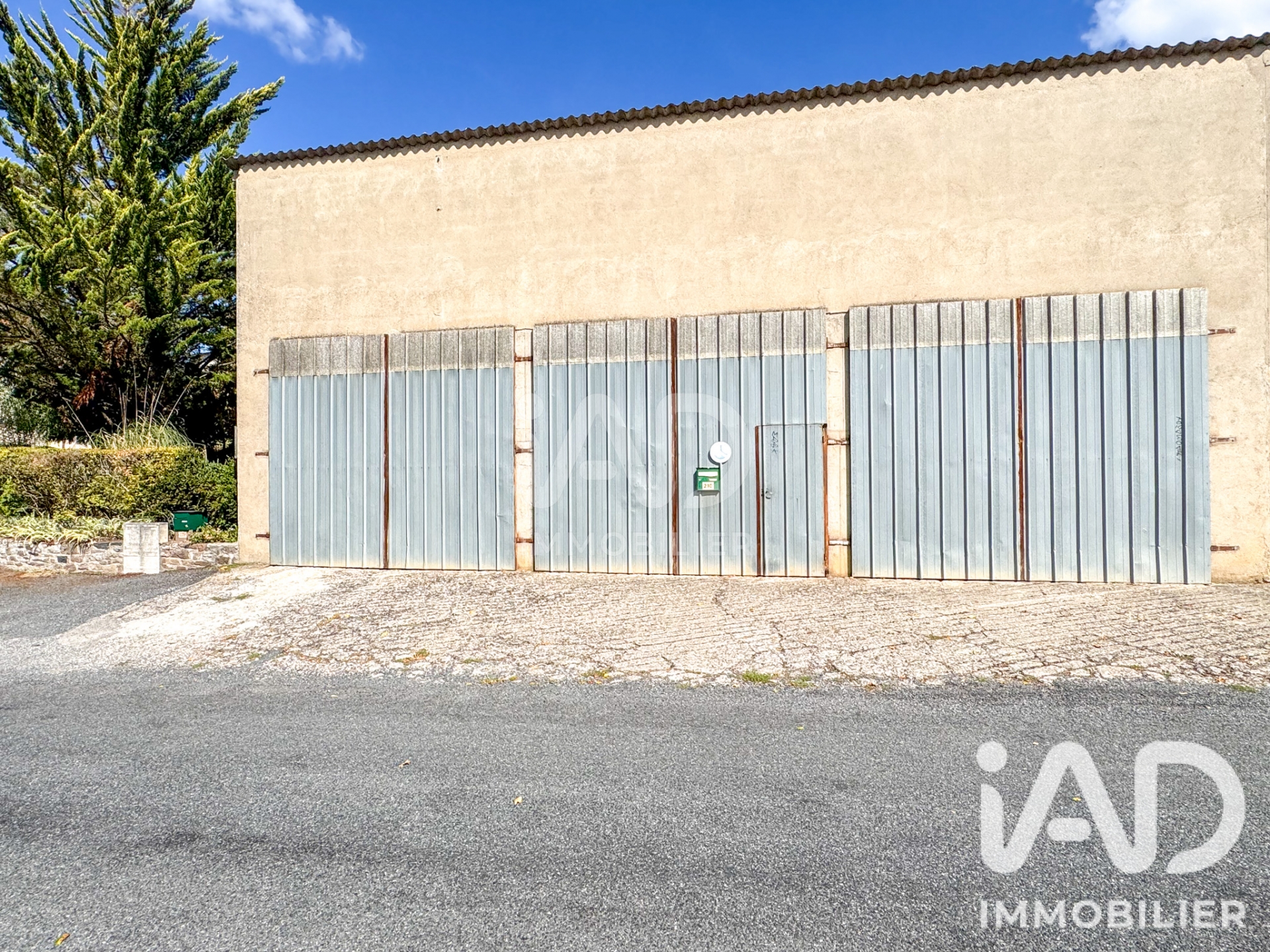Vente Garage 120 m²