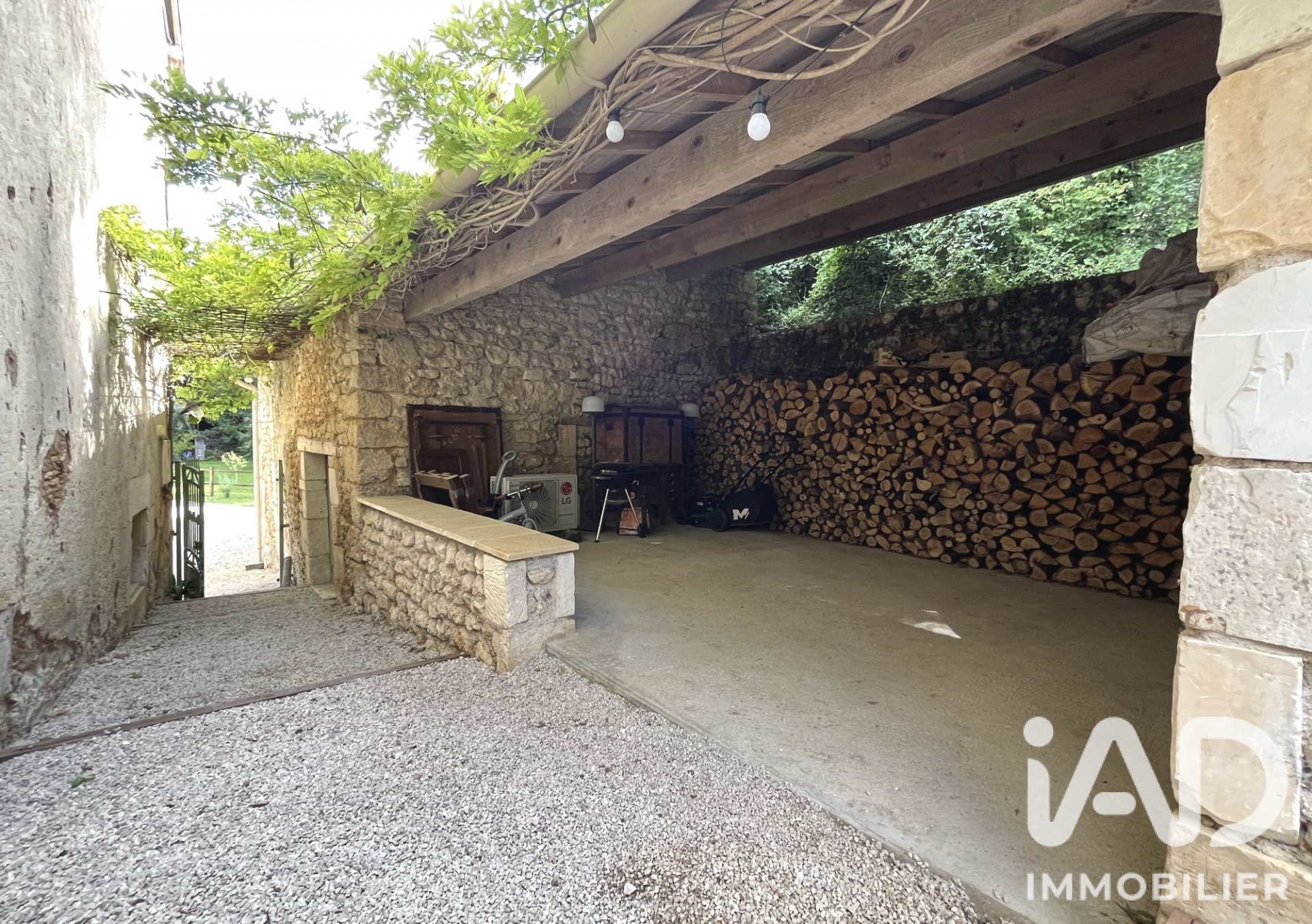 Vente maison à Quinçay (86190) : maison 6 pièces 212 m² - 2106659 — 24