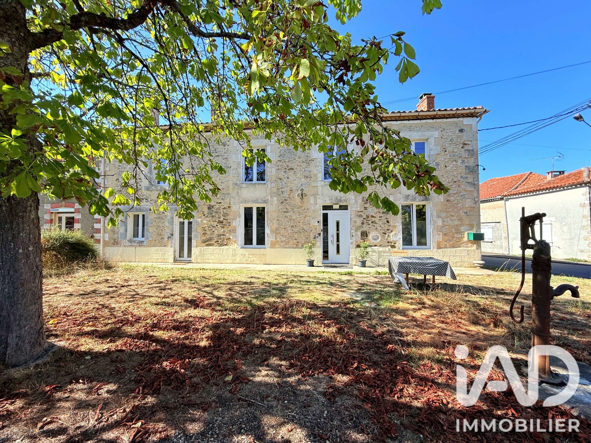 Maison à vendre à Abzac — 126 000 € — IAD France