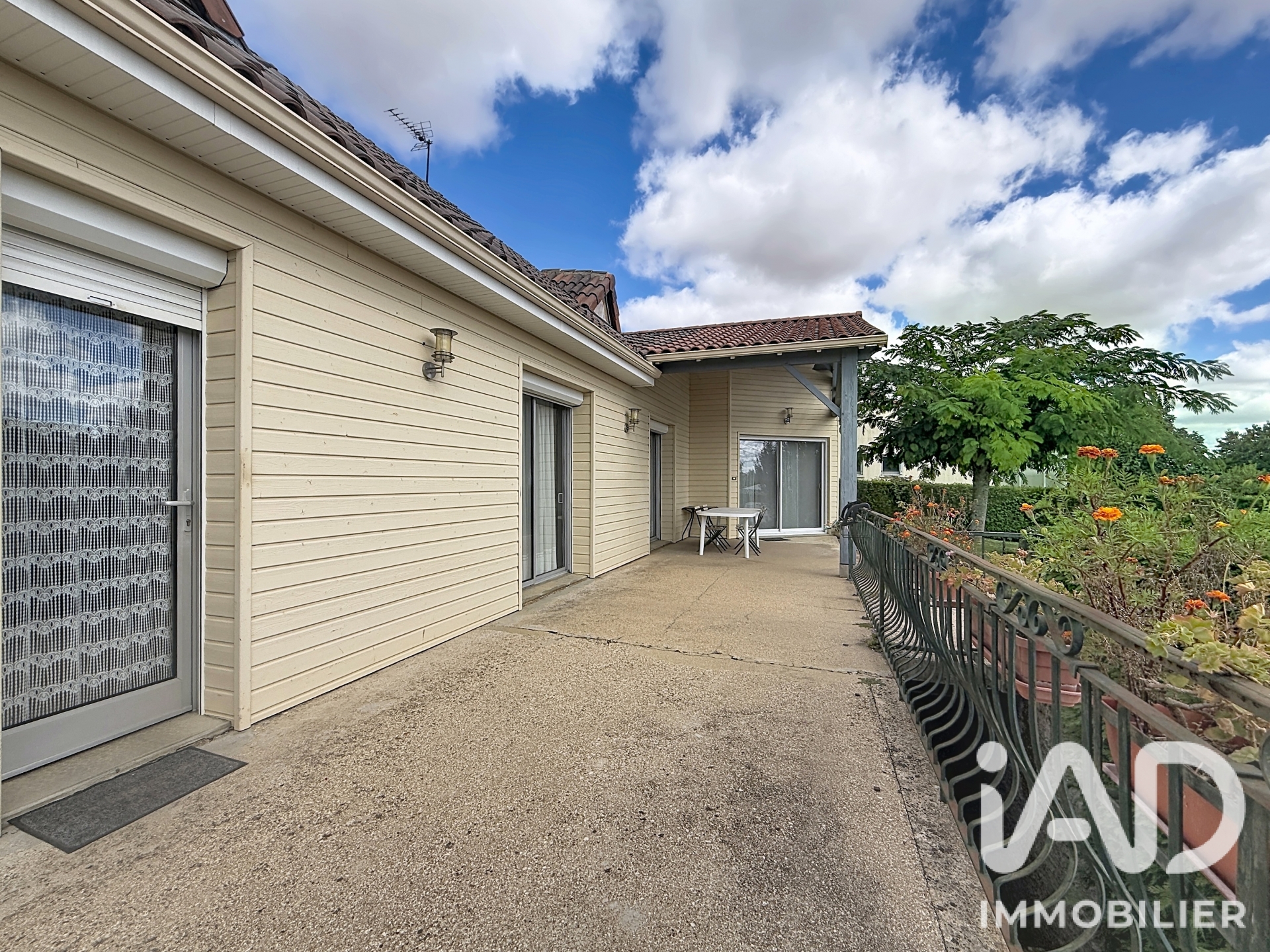 Vente maison à Vouillé (86190) : maison 7 pièces 169 m² - 2110847 — 23