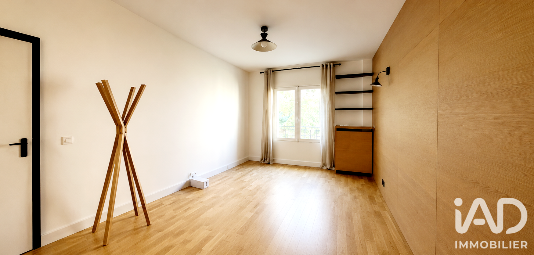 Appartement à vendre à Courbevoie — 275 000 € — IAD France