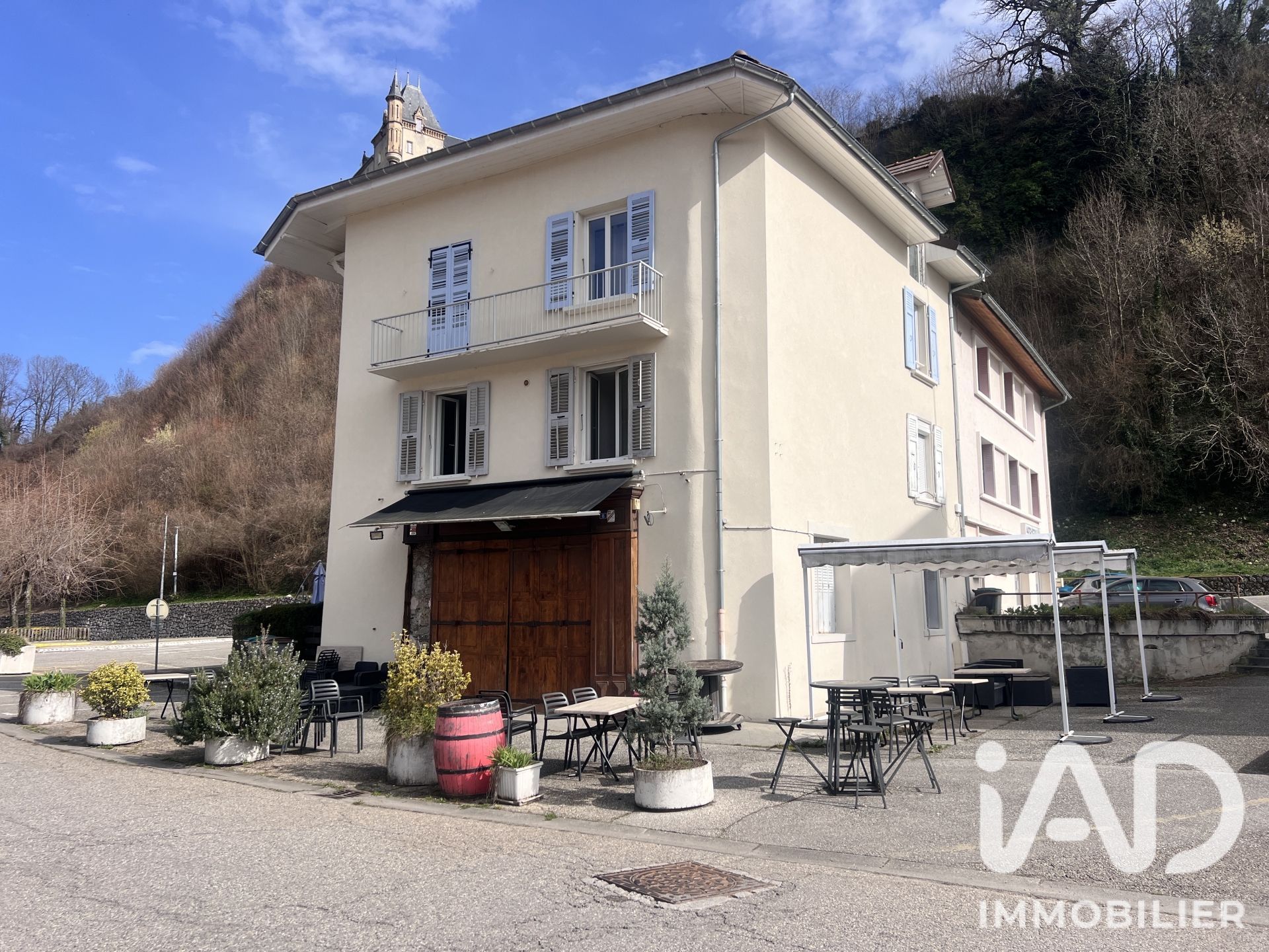 Immeuble à vendre à Valgelon-La Rochette — 119 000 € — IAD France