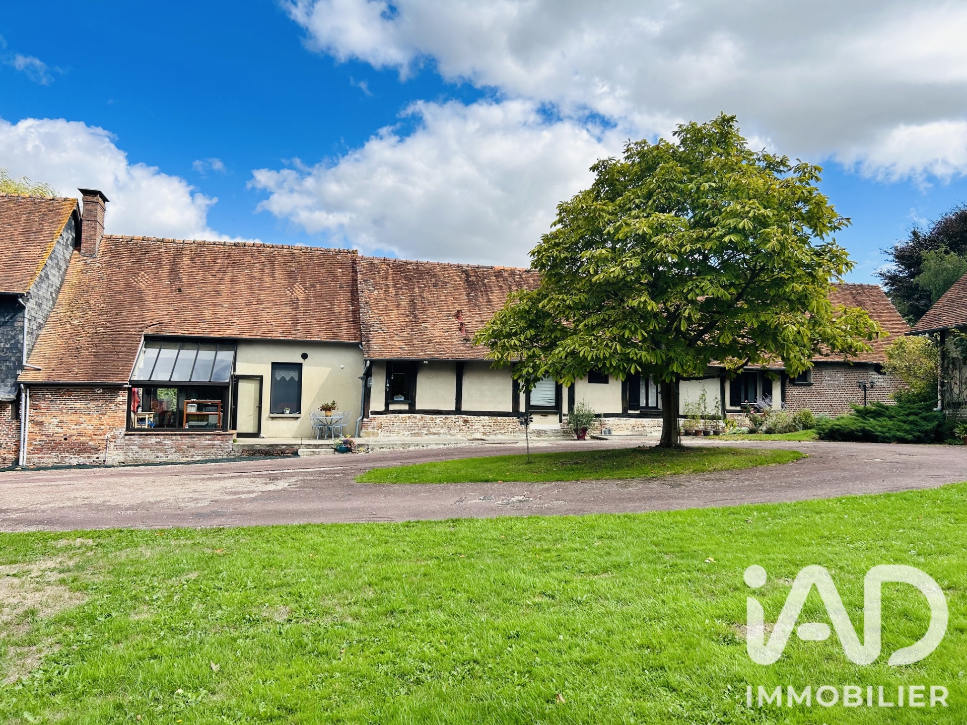 Maison à vendre à QUIEVRECOURT — 369 000 € — IAD France