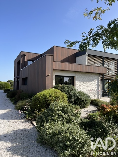 Maison à vendre à Saint-Georges-de-Montaigu — 523 000 € — IAD France