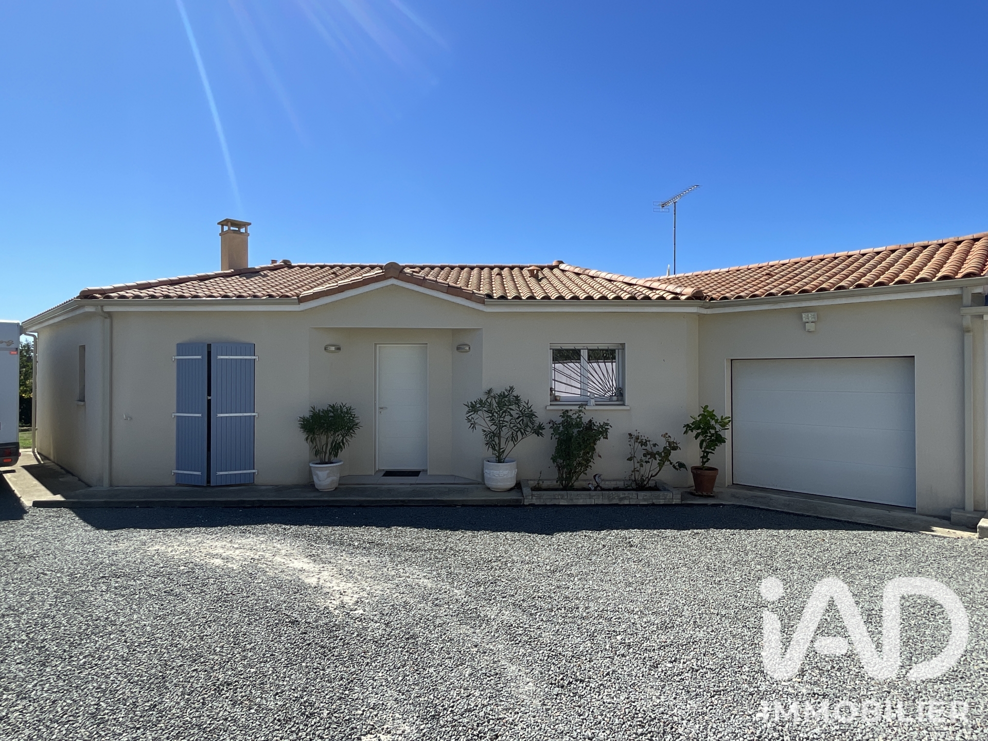 Maison à vendre à Gémozac — 243 000 € — IAD France