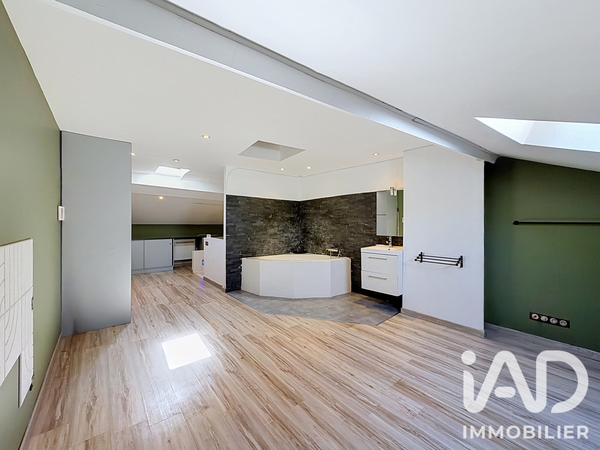 Vente appartement à Crémieu (38460) : appartement 4 pièces 143 m² - 2102721 — 9