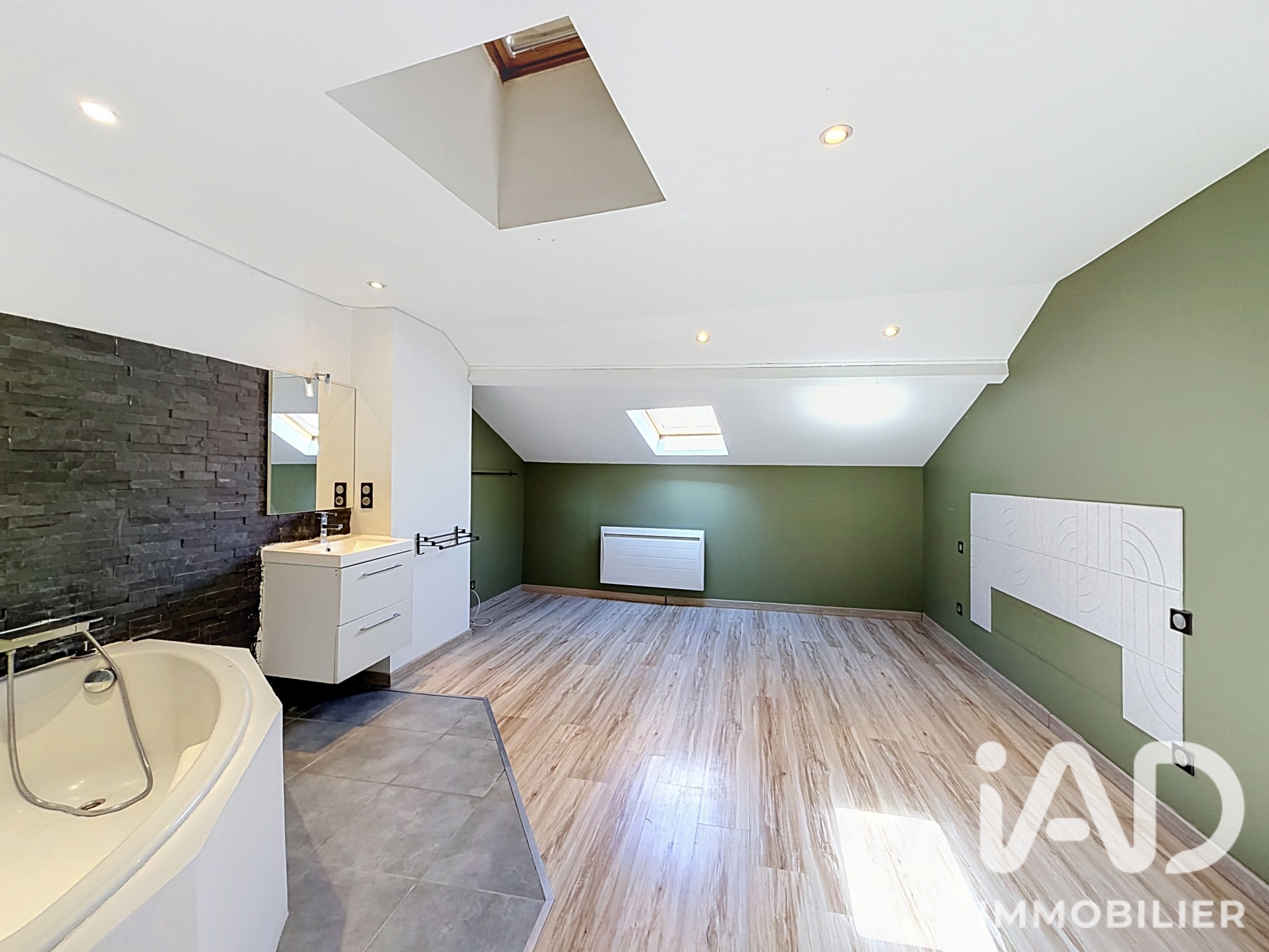 Vente appartement à Crémieu (38460) : appartement 4 pièces 143 m² - 2102721 — 10
